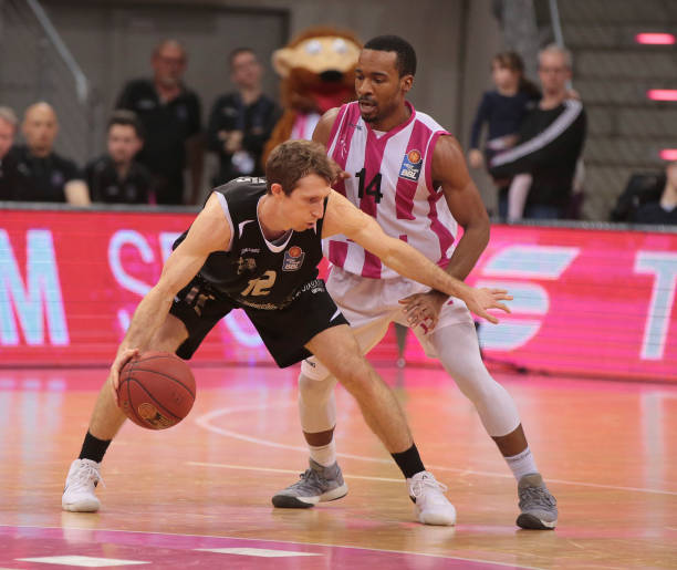 罗伯特森以 罗伯特森以